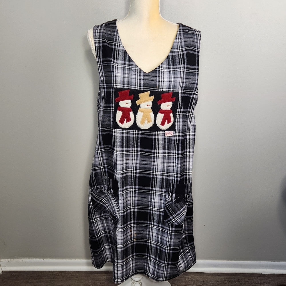 Vintage Jumper Black Plaid With Winter Appliques Size 16 teacher Winter
